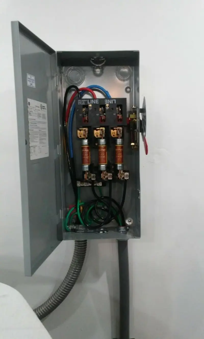 Three-phase disconnect switch installed for Smoke Detector Installation in Lucedale